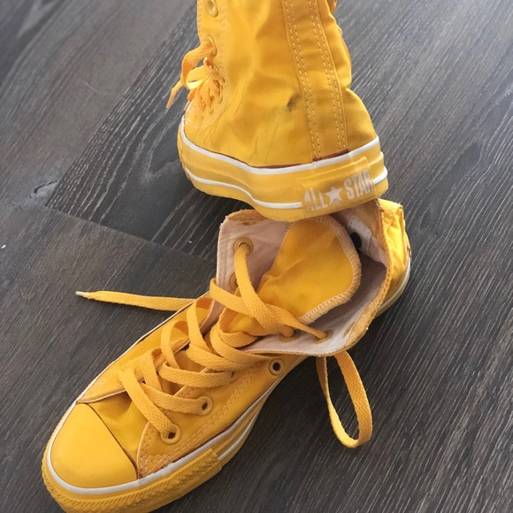 converse all yellow